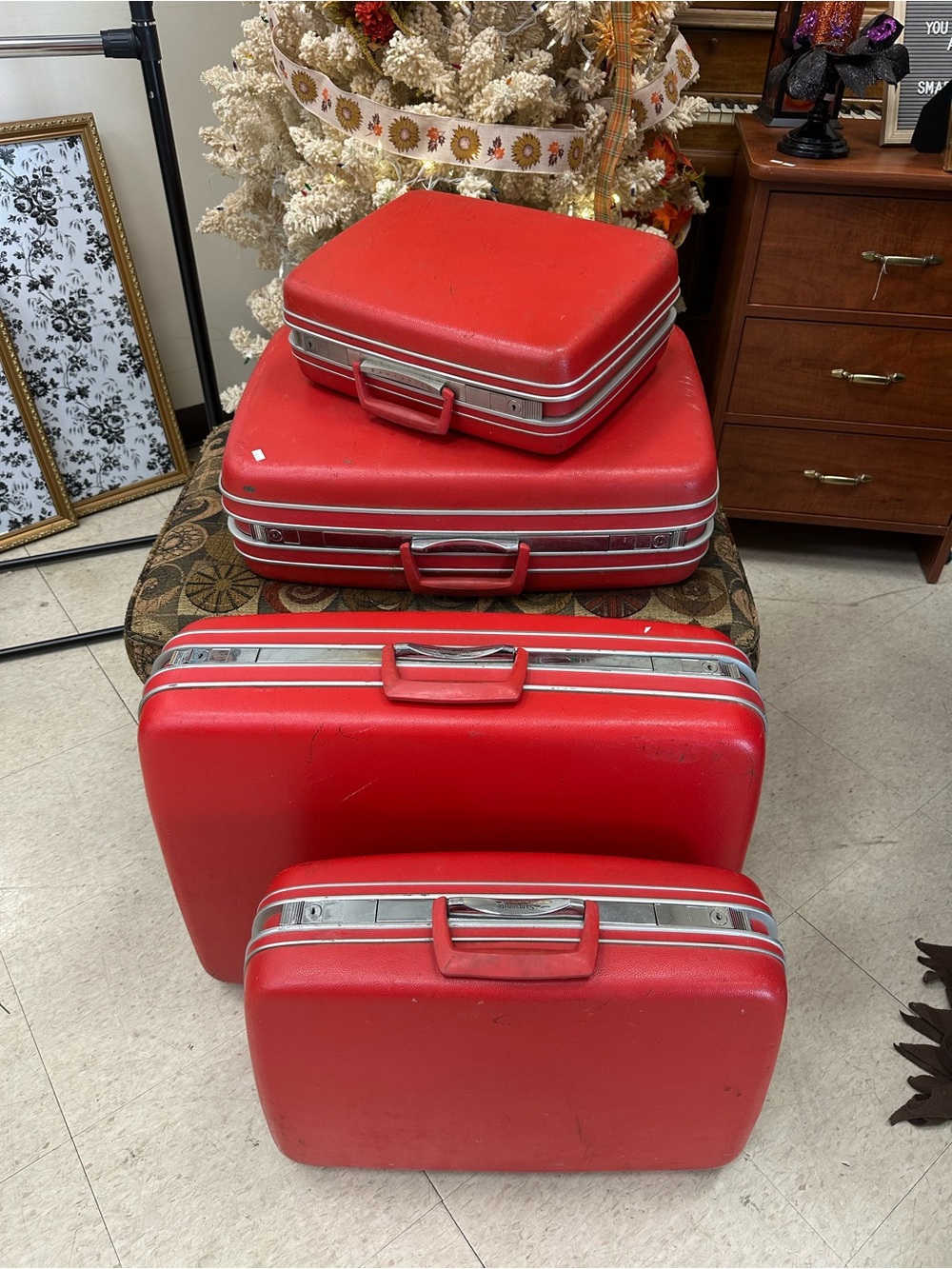 Samsonite Red Hard-Shell Vintage Suitcase Set